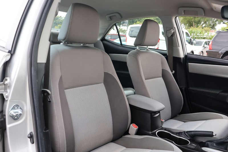Toyota Corolla Vehicle Full-screen Gallery Image 19