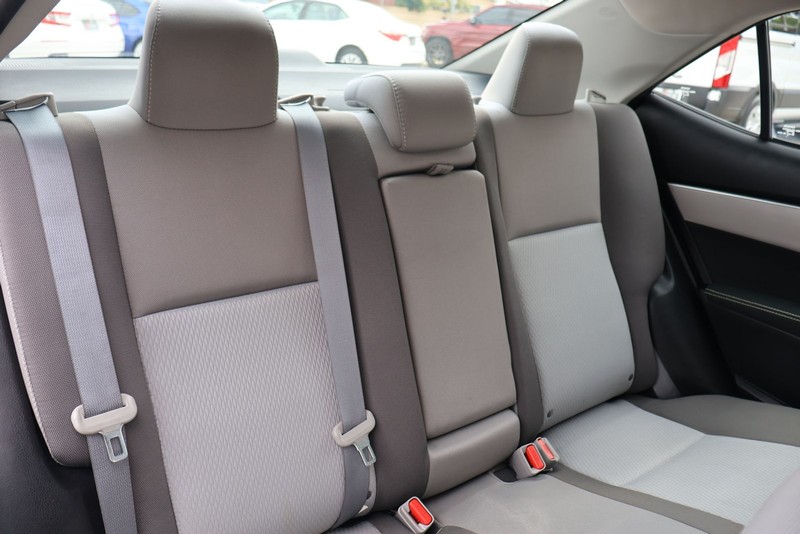 Toyota Corolla Vehicle Full-screen Gallery Image 20