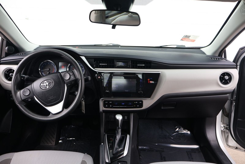 Toyota Corolla Vehicle Full-screen Gallery Image 21