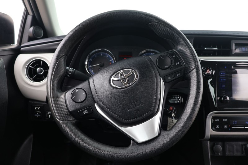 Toyota Corolla Vehicle Full-screen Gallery Image 23