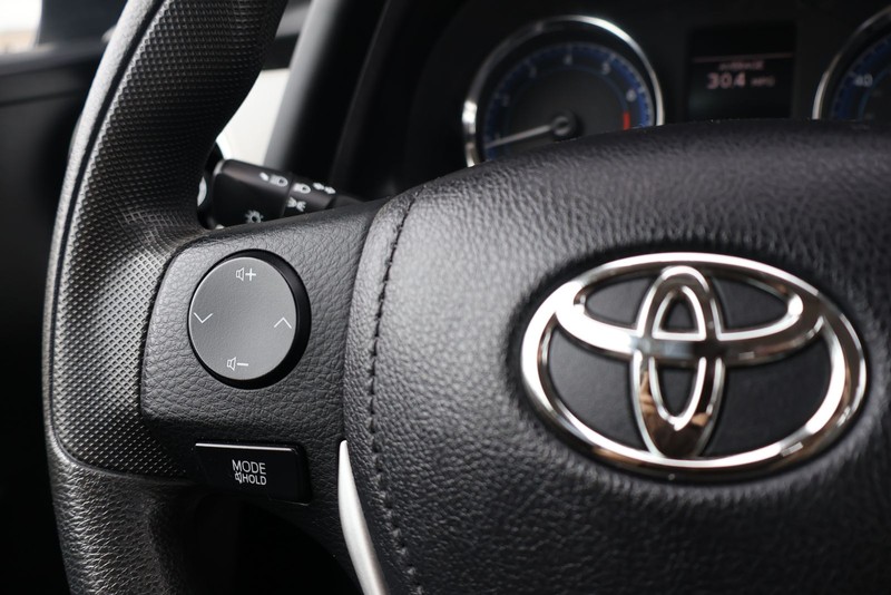 Toyota Corolla Vehicle Full-screen Gallery Image 24