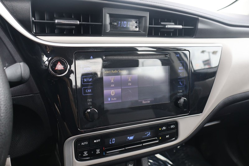 Toyota Corolla Vehicle Full-screen Gallery Image 27