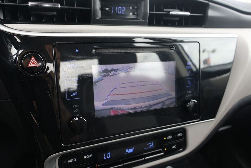 Toyota Corolla Vehicle Full-screen Gallery Image 28