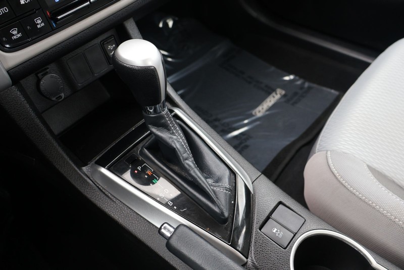 Toyota Corolla Vehicle Full-screen Gallery Image 29