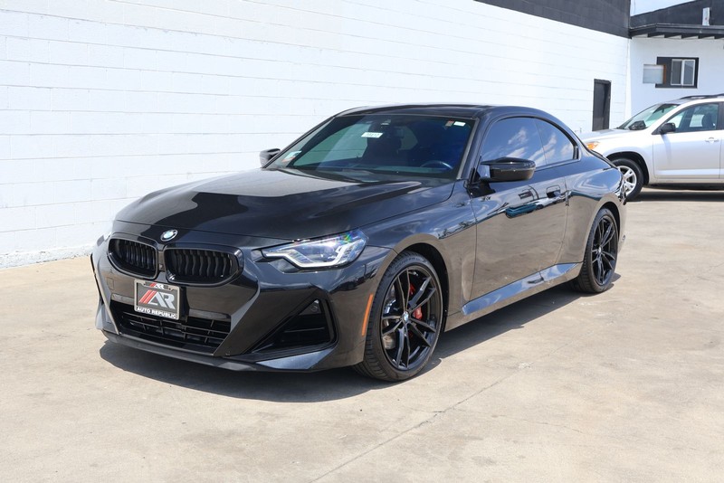 BMW 2 Series Vehicle Full-screen Gallery Image 11