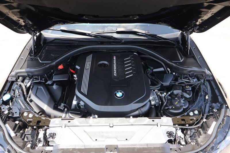 BMW 2 Series Vehicle Full-screen Gallery Image 12