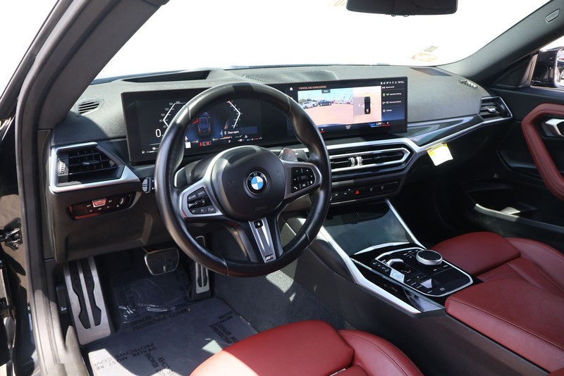 BMW 2 Series Vehicle Full-screen Gallery Image 15
