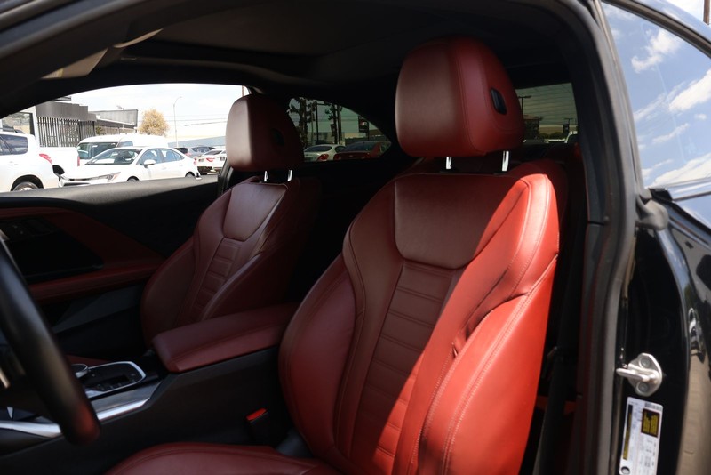BMW 2 Series Vehicle Full-screen Gallery Image 16