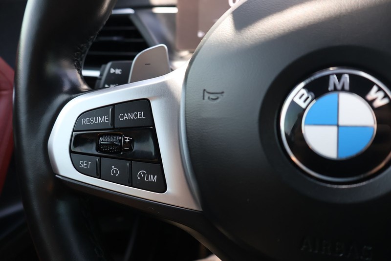 BMW 2 Series Vehicle Full-screen Gallery Image 22