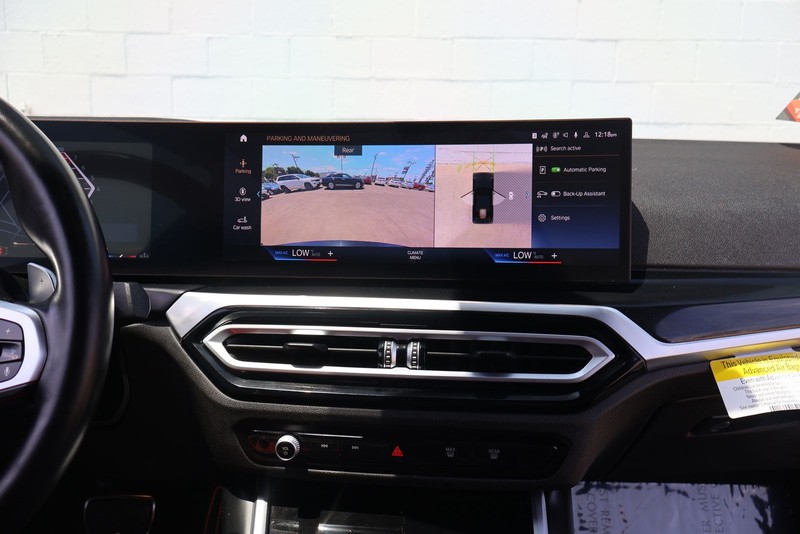 BMW 2 Series Vehicle Full-screen Gallery Image 24