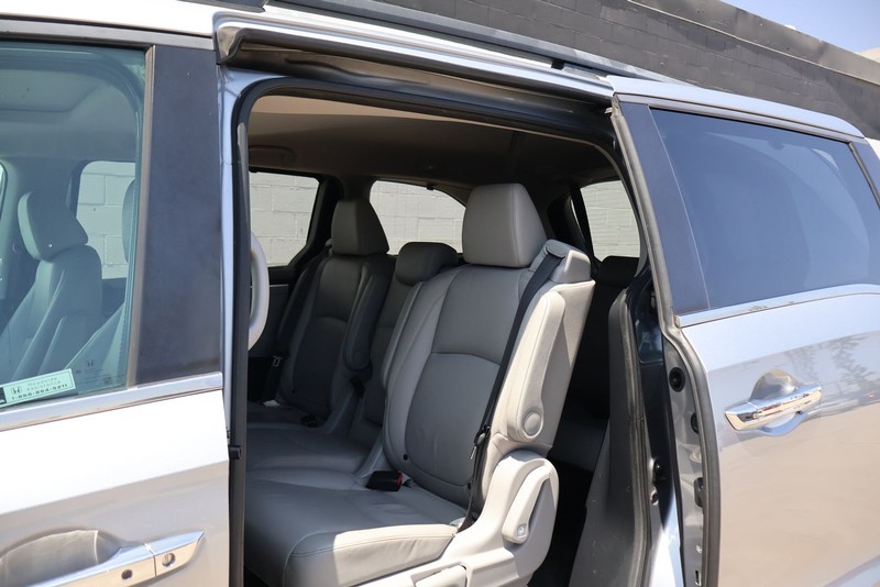 Honda Odyssey Vehicle Full-screen Gallery Image 12