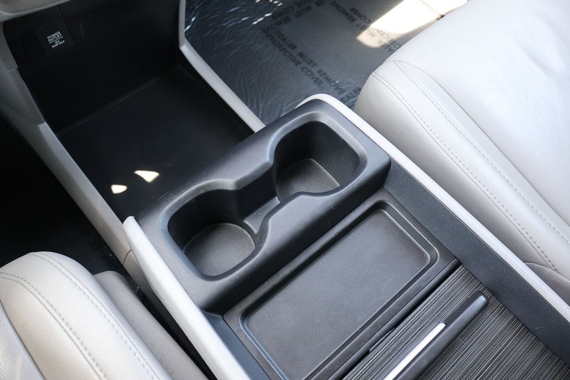 Honda Odyssey Vehicle Full-screen Gallery Image 32