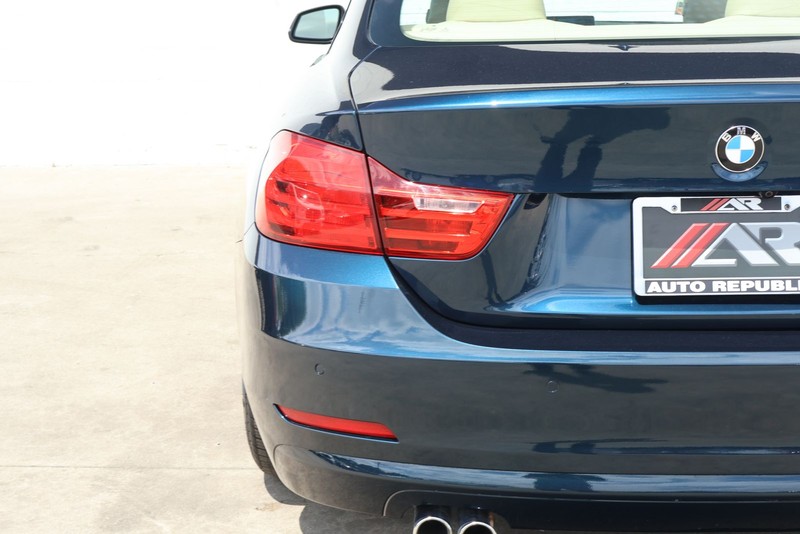 BMW 4 Series Vehicle Full-screen Gallery Image 07