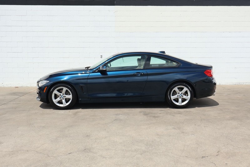 BMW 4 Series Vehicle Full-screen Gallery Image 10