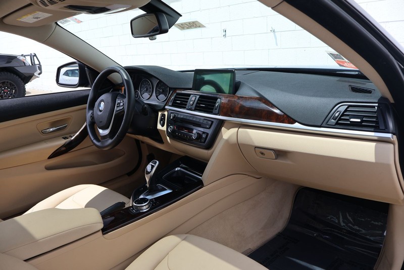 BMW 4 Series Vehicle Full-screen Gallery Image 18