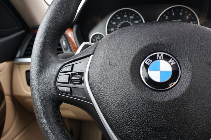 BMW 4 Series Vehicle Full-screen Gallery Image 23