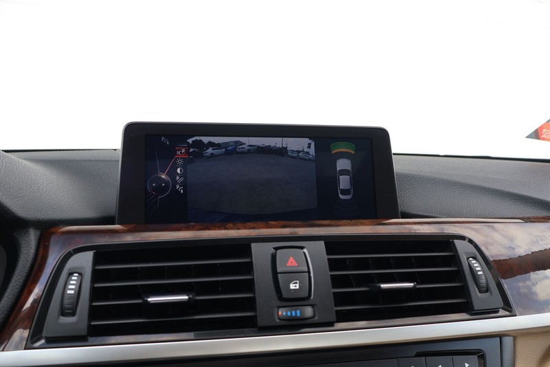 BMW 4 Series Vehicle Full-screen Gallery Image 27