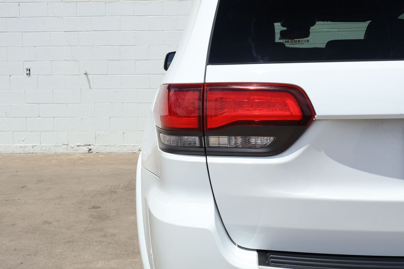 Jeep Grand Cherokee Vehicle Full-screen Gallery Image 07
