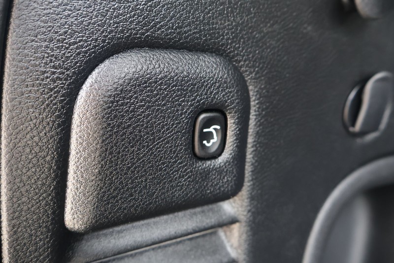 Jeep Grand Cherokee Vehicle Full-screen Gallery Image 09