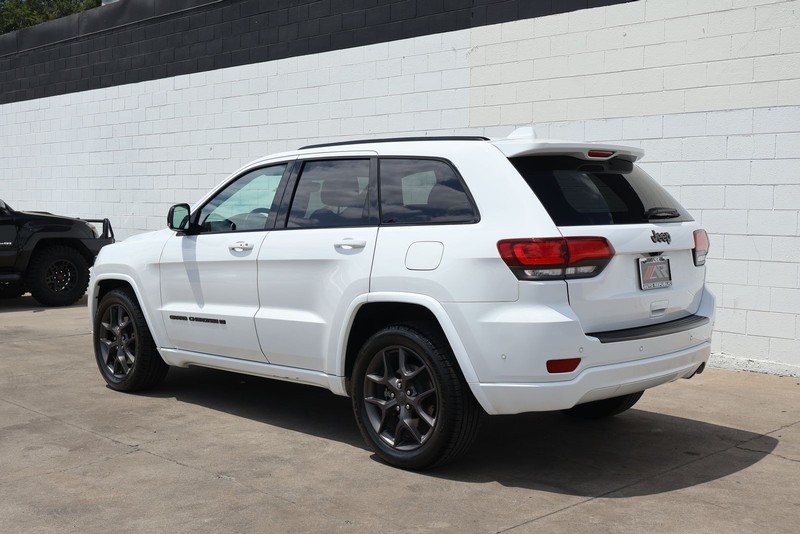 Jeep Grand Cherokee Vehicle Full-screen Gallery Image 10