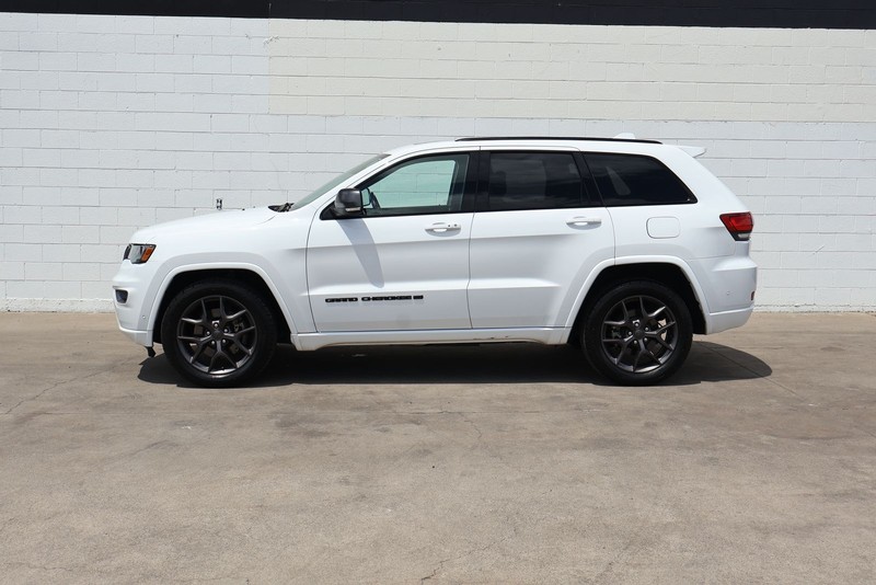 Jeep Grand Cherokee Vehicle Full-screen Gallery Image 11