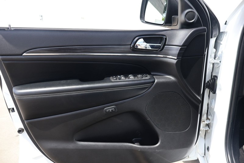 Jeep Grand Cherokee Vehicle Full-screen Gallery Image 15