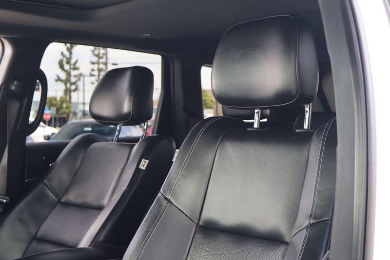Jeep Grand Cherokee Vehicle Full-screen Gallery Image 18