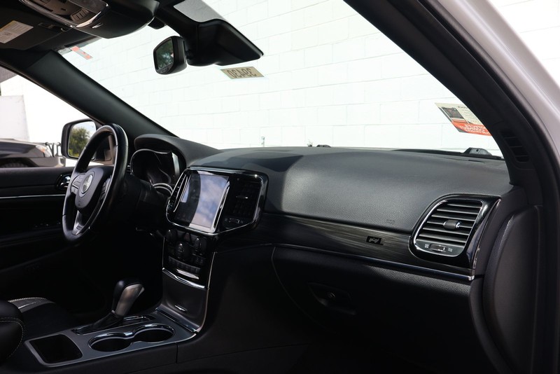 Jeep Grand Cherokee Vehicle Full-screen Gallery Image 19