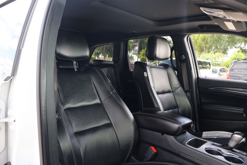 Jeep Grand Cherokee Vehicle Full-screen Gallery Image 20