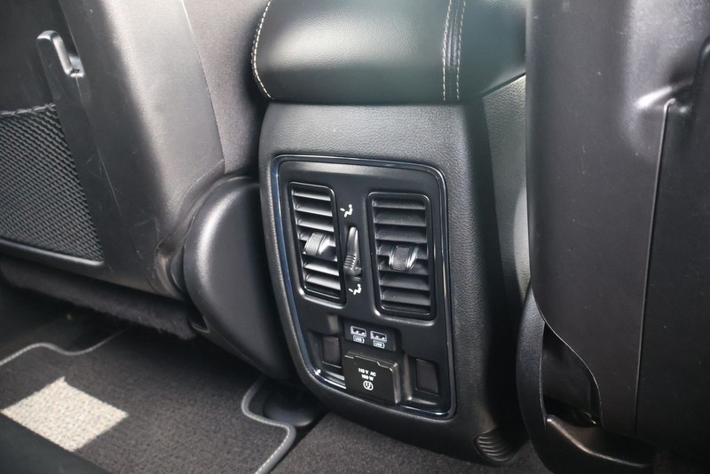 Jeep Grand Cherokee Vehicle Full-screen Gallery Image 22