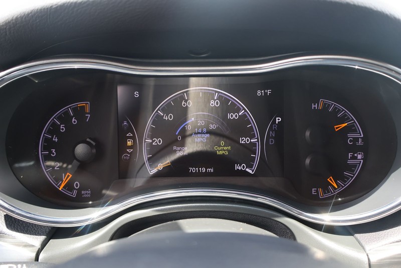 Jeep Grand Cherokee Vehicle Full-screen Gallery Image 24