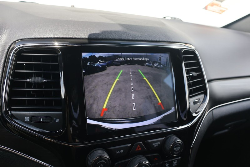 Jeep Grand Cherokee Vehicle Full-screen Gallery Image 30