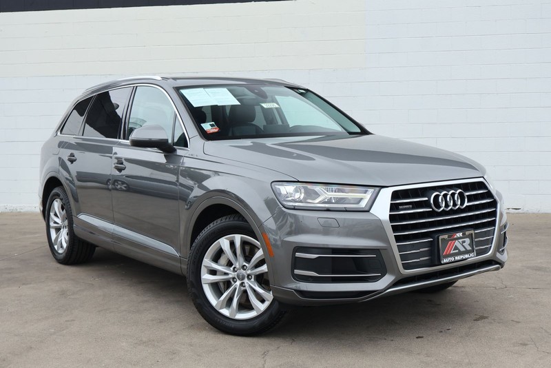 Audi Q7 Vehicle Full-screen Gallery Image 01