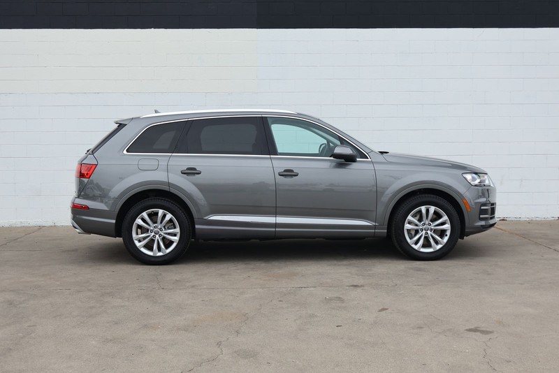 Audi Q7 Vehicle Full-screen Gallery Image 04