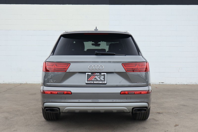 Audi Q7 Vehicle Full-screen Gallery Image 06