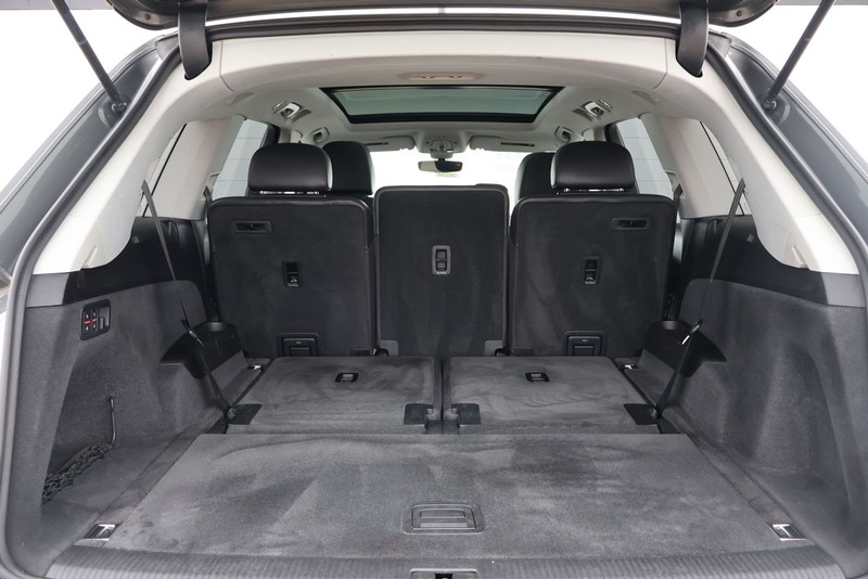 Audi Q7 Vehicle Full-screen Gallery Image 08