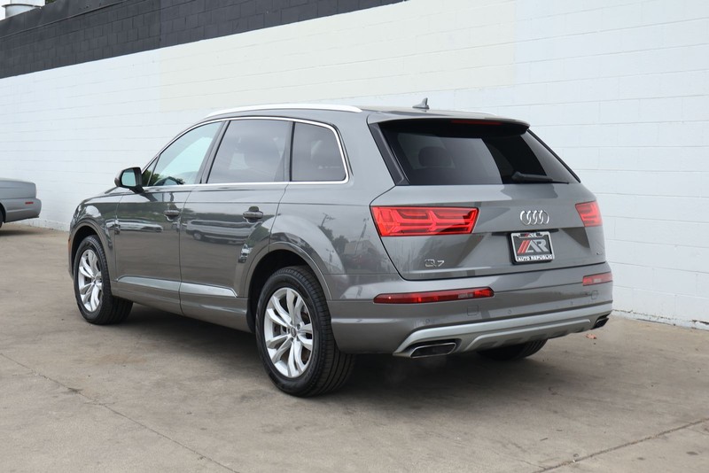Audi Q7 Vehicle Full-screen Gallery Image 10