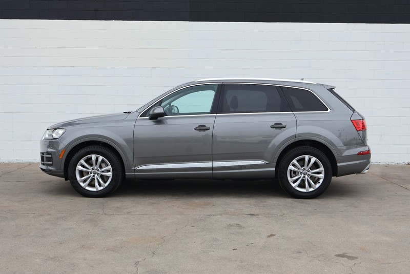 Audi Q7 Vehicle Full-screen Gallery Image 11