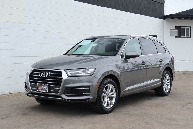 Audi Q7 Vehicle Full-screen Gallery Image 12