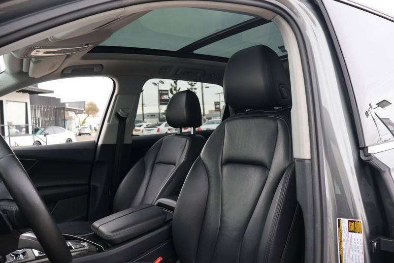 Audi Q7 Vehicle Full-screen Gallery Image 17