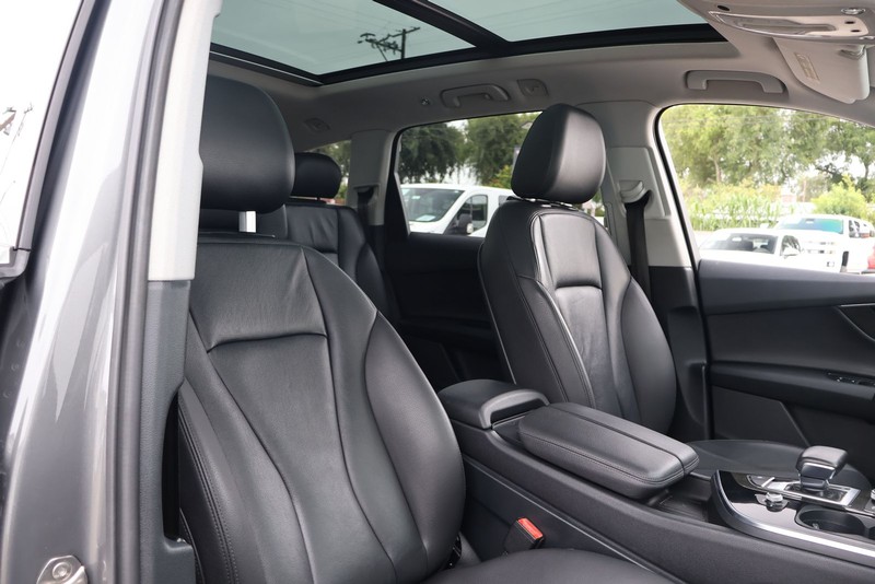 Audi Q7 Vehicle Full-screen Gallery Image 20