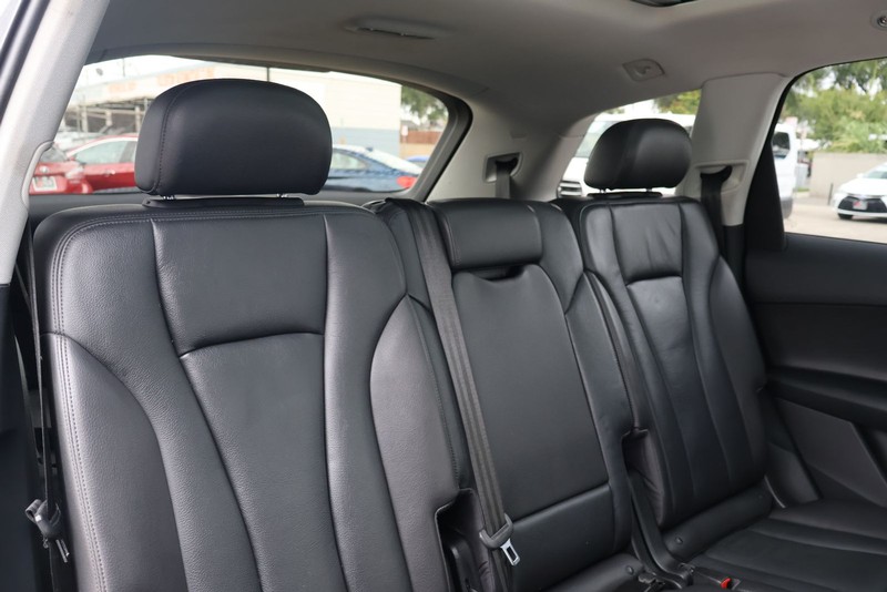 Audi Q7 Vehicle Full-screen Gallery Image 21