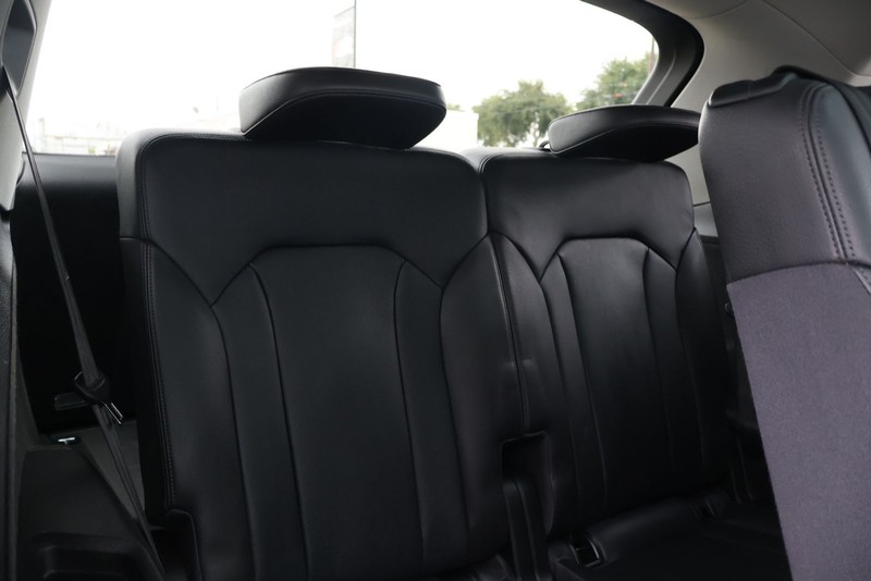 Audi Q7 Vehicle Full-screen Gallery Image 22