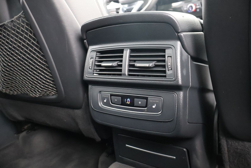 Audi Q7 Vehicle Full-screen Gallery Image 23