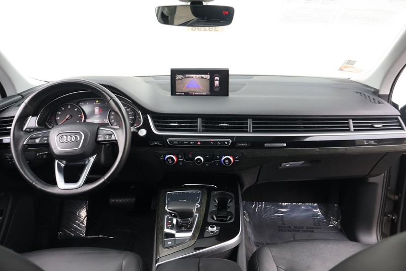 Audi Q7 Vehicle Full-screen Gallery Image 24