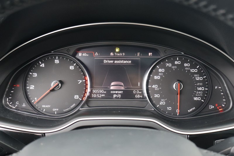 Audi Q7 Vehicle Full-screen Gallery Image 25