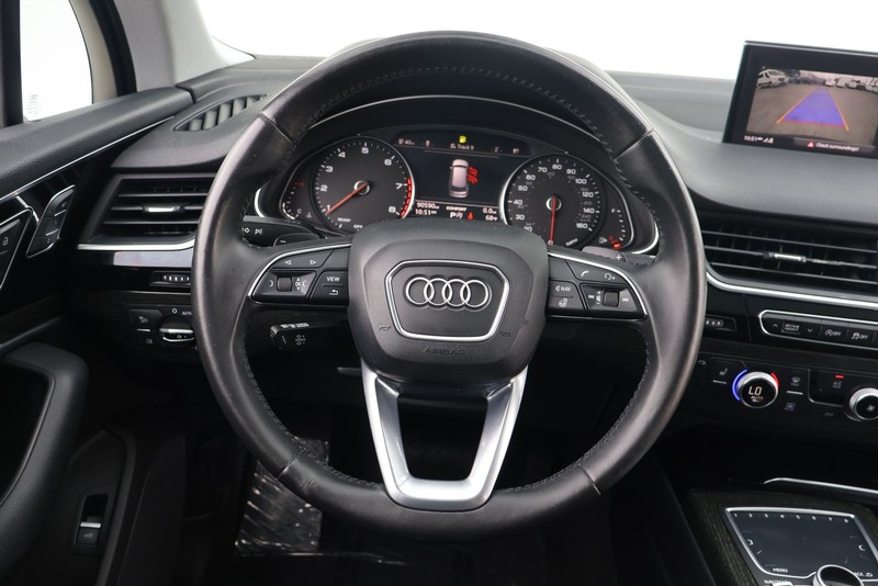 Audi Q7 Vehicle Full-screen Gallery Image 26