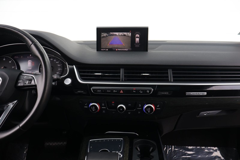 Audi Q7 Vehicle Full-screen Gallery Image 29