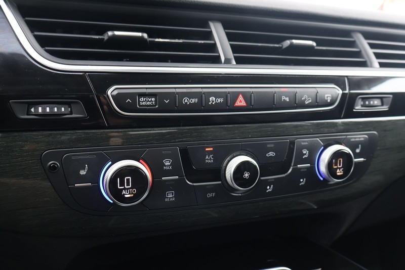Audi Q7 Vehicle Full-screen Gallery Image 32