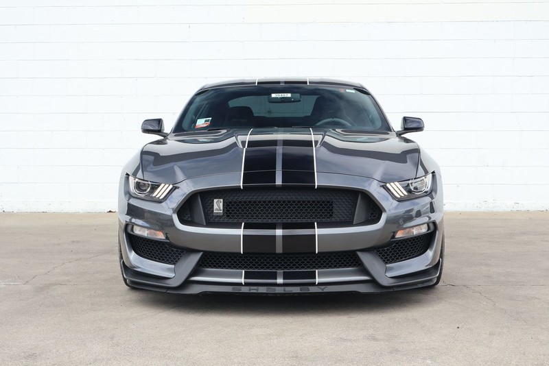 Ford Mustang Vehicle Full-screen Gallery Image 02